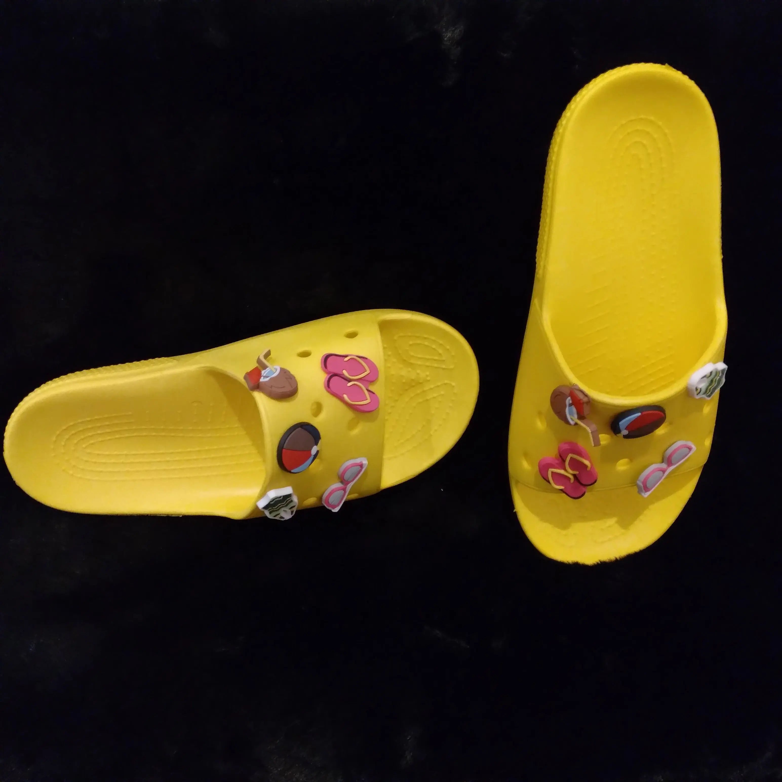 Image & Stylez LLCChill SlidesOn Chill SlidesSporty Slides with Charms Included
*Runs Small*We recommend ordering one size up.